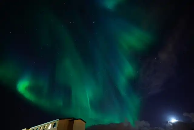 Extremely rare, black ‘anti-auroras’ paint luminous ‘letter E’ above Alaska