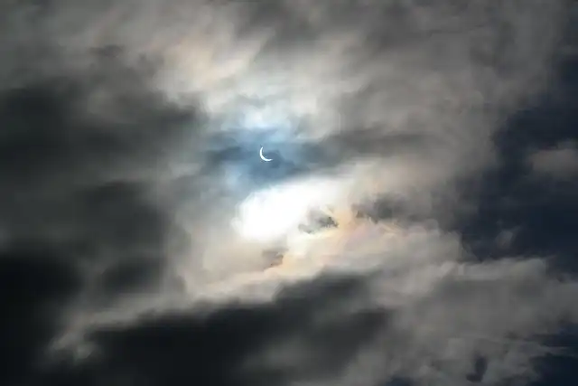 Arctic Eclipse Illusion: Why the Shadow Appears to Reverse Course